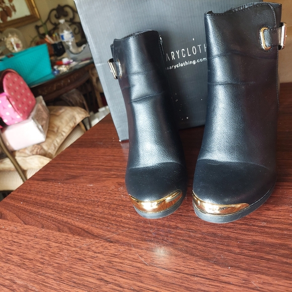 Black Ankle Gold Plated Tirms front Heels - Picture 6 of 13